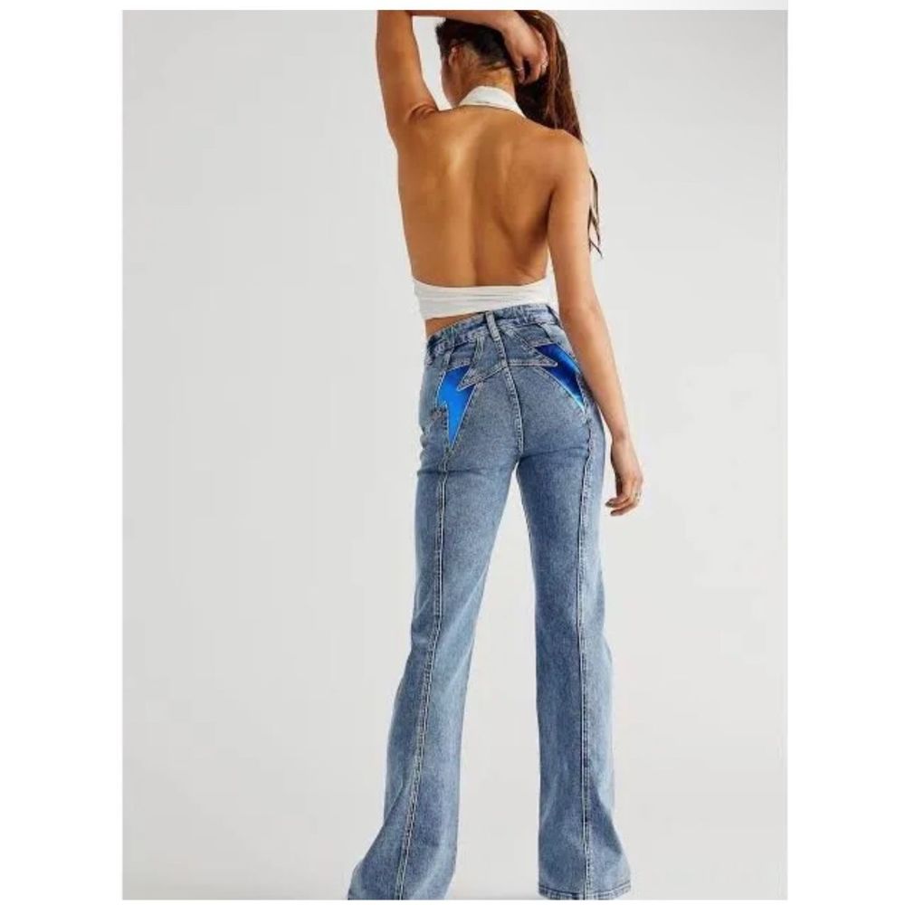 New Free People We The Free Thunderbird Flare Jeans Lightening Bolt Size 32 - Picture 3 of 8